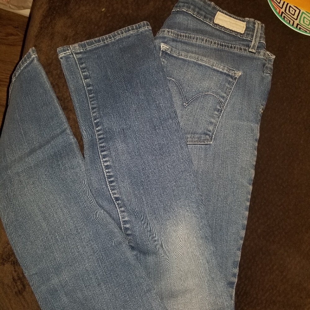 Women Levis Jeans